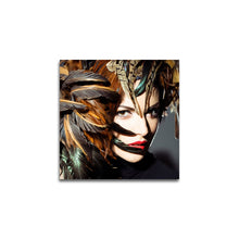 Afbeelding in Gallery-weergave laden, Vrouw met veren in het haar
